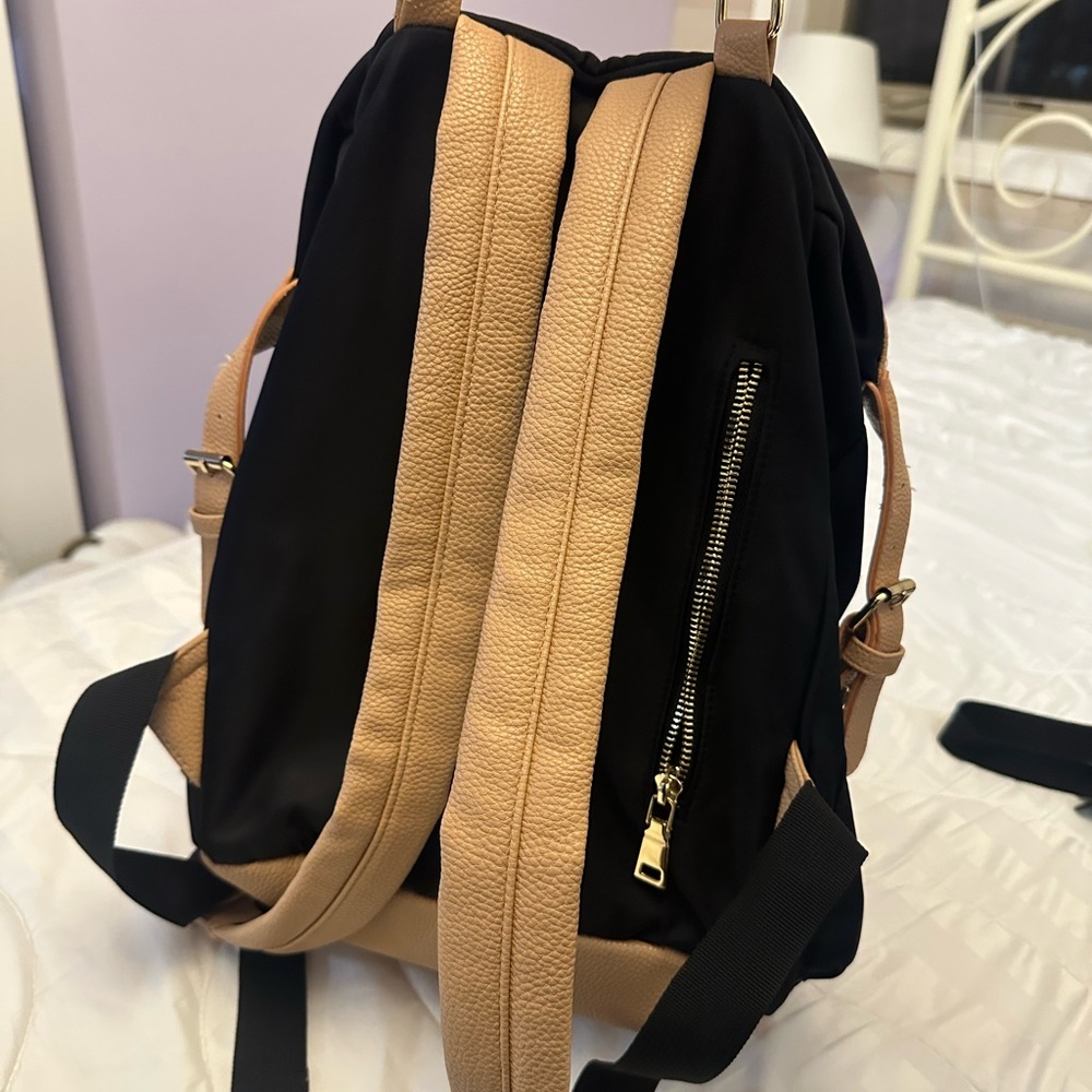 Tommy Bahama Black and Tan Backpack - Picture 4 of 7